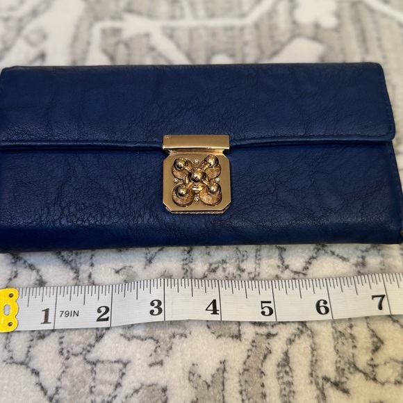 Beautiful blue faux leather wallet new with tags - Picture 8 of 8